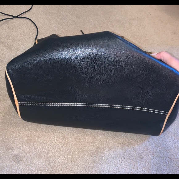 Dooney & Bourke black handbag, lightly used - Picture 2 of 3